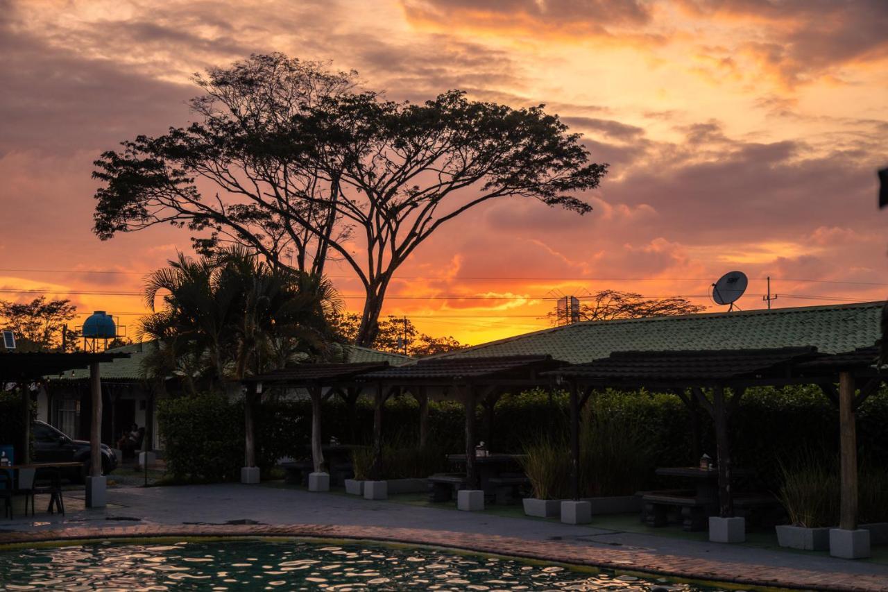 Hotel El Rancho Quepos Bagian luar foto