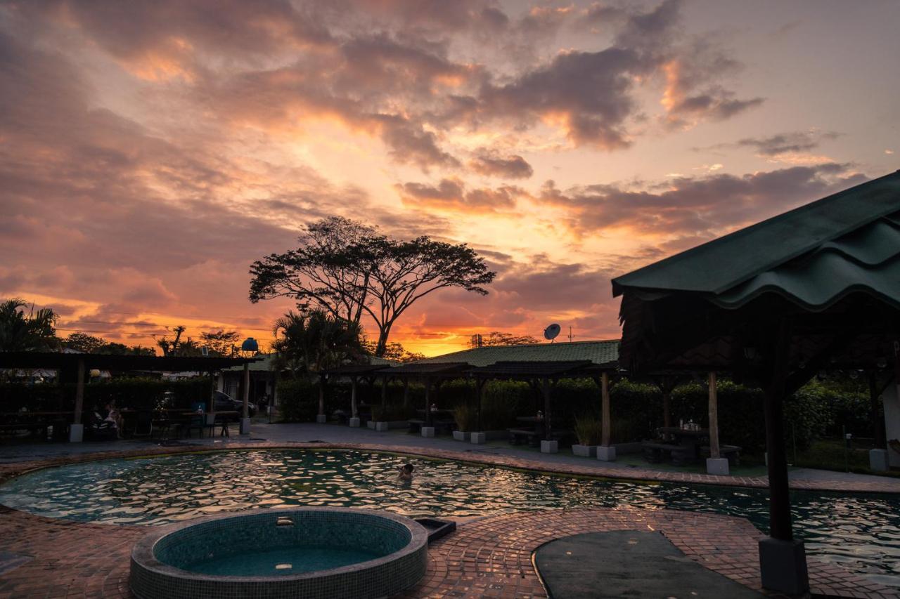 Hotel El Rancho Quepos Bagian luar foto
