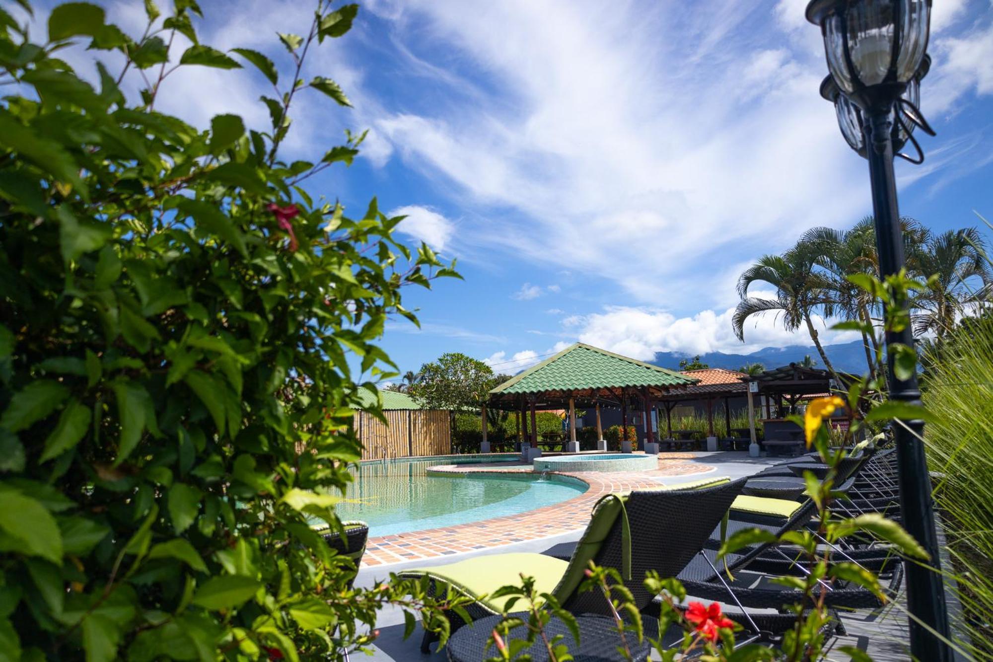 Hotel El Rancho Quepos Bagian luar foto
