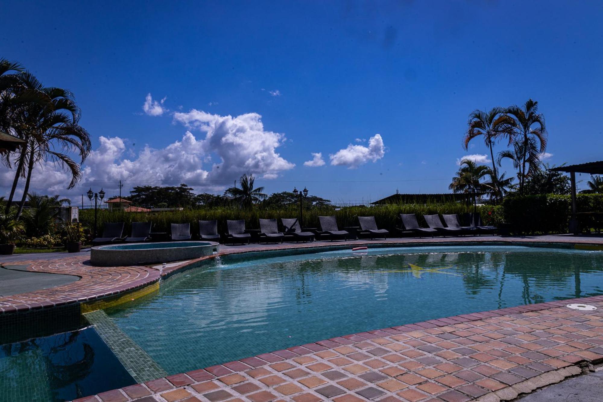 Hotel El Rancho Quepos Bagian luar foto